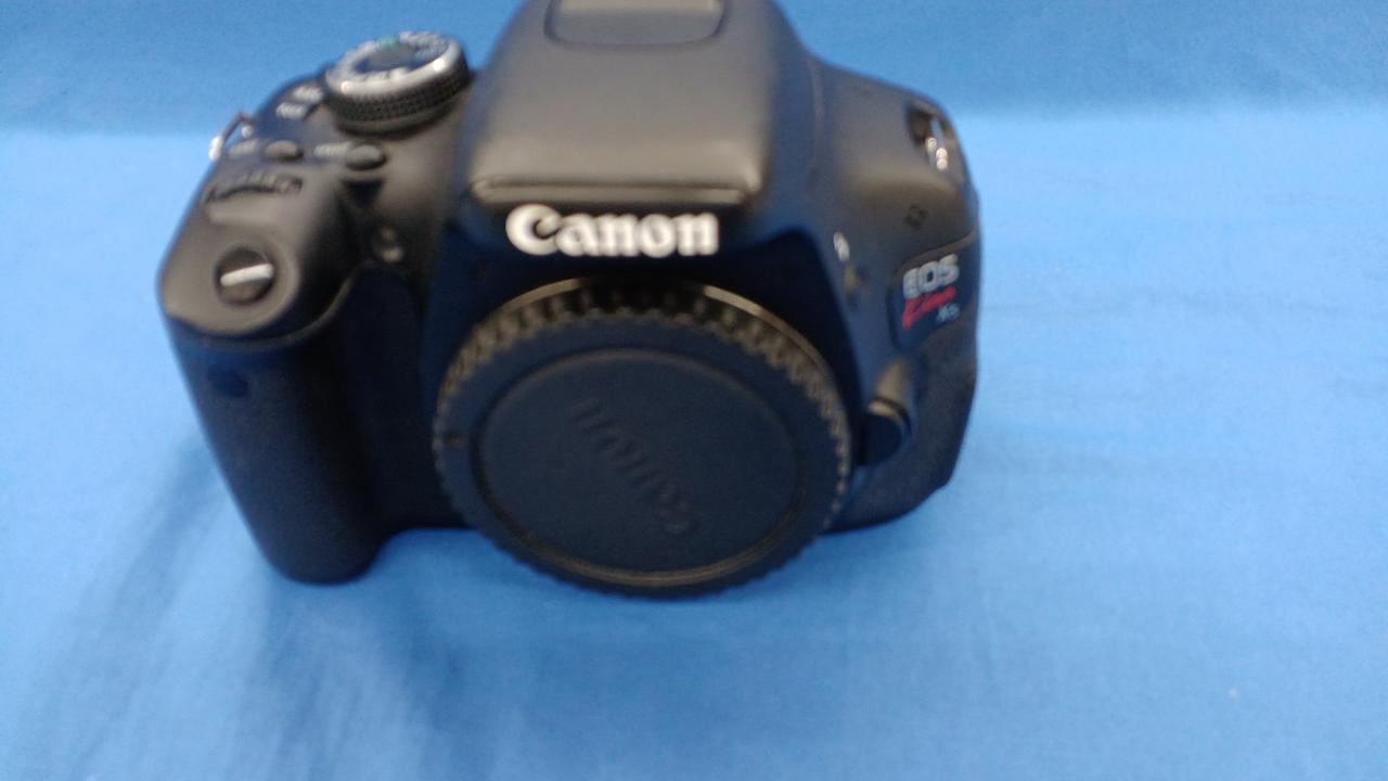 Canon デジタル一眼レフカメラ 本体 ハードケース付き 動作未確認 Canon デジタル一眼レフカメラ 本体 ハードケース付き 動作未確認