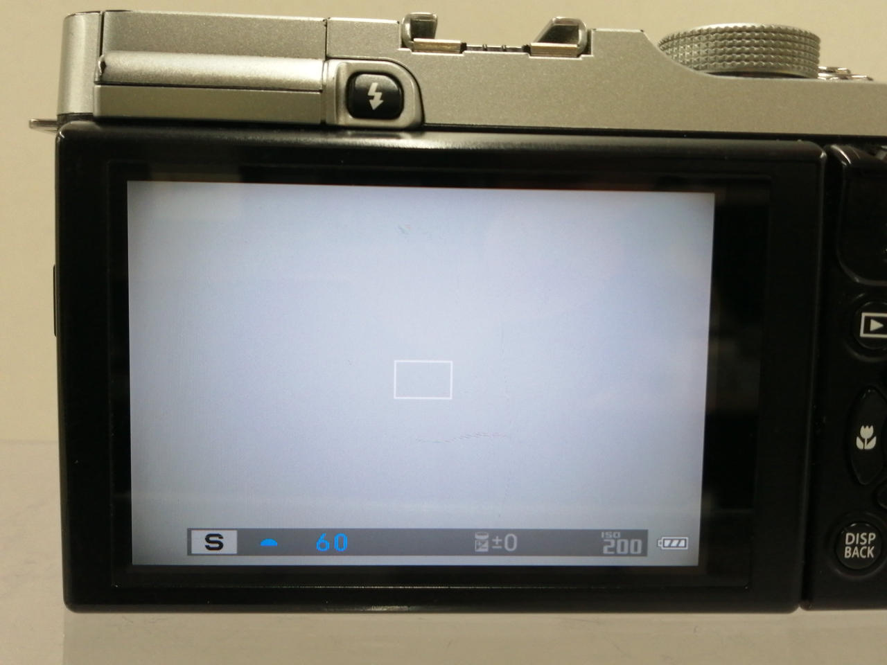 液晶に少しヤケが有ります