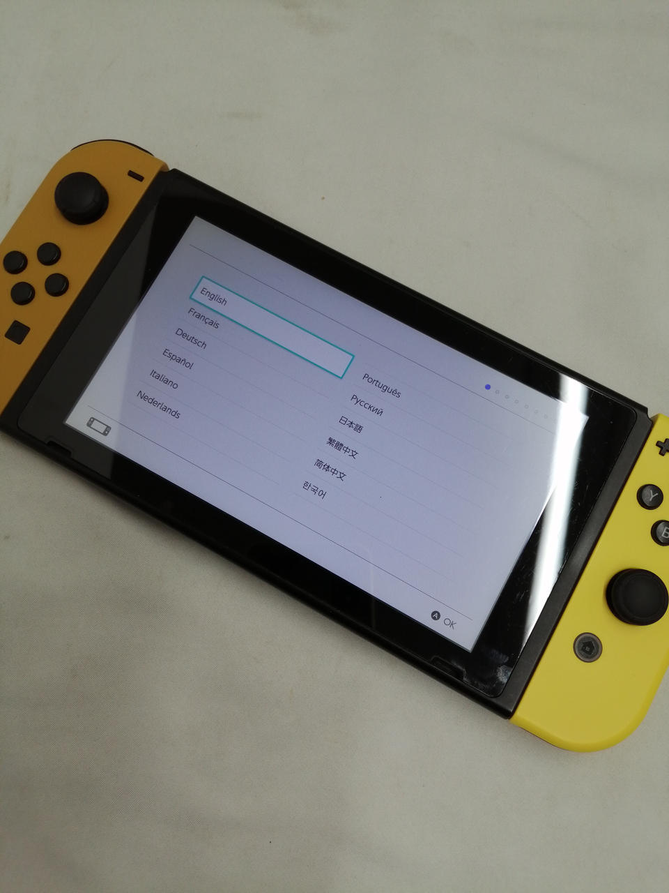 【休日セール】【美品】NINTENDO Switch ピカブイモデル 本体のみ ニンテンドウ(NINTENDO)|SWITCH ピカチュウ・イーブイモデル