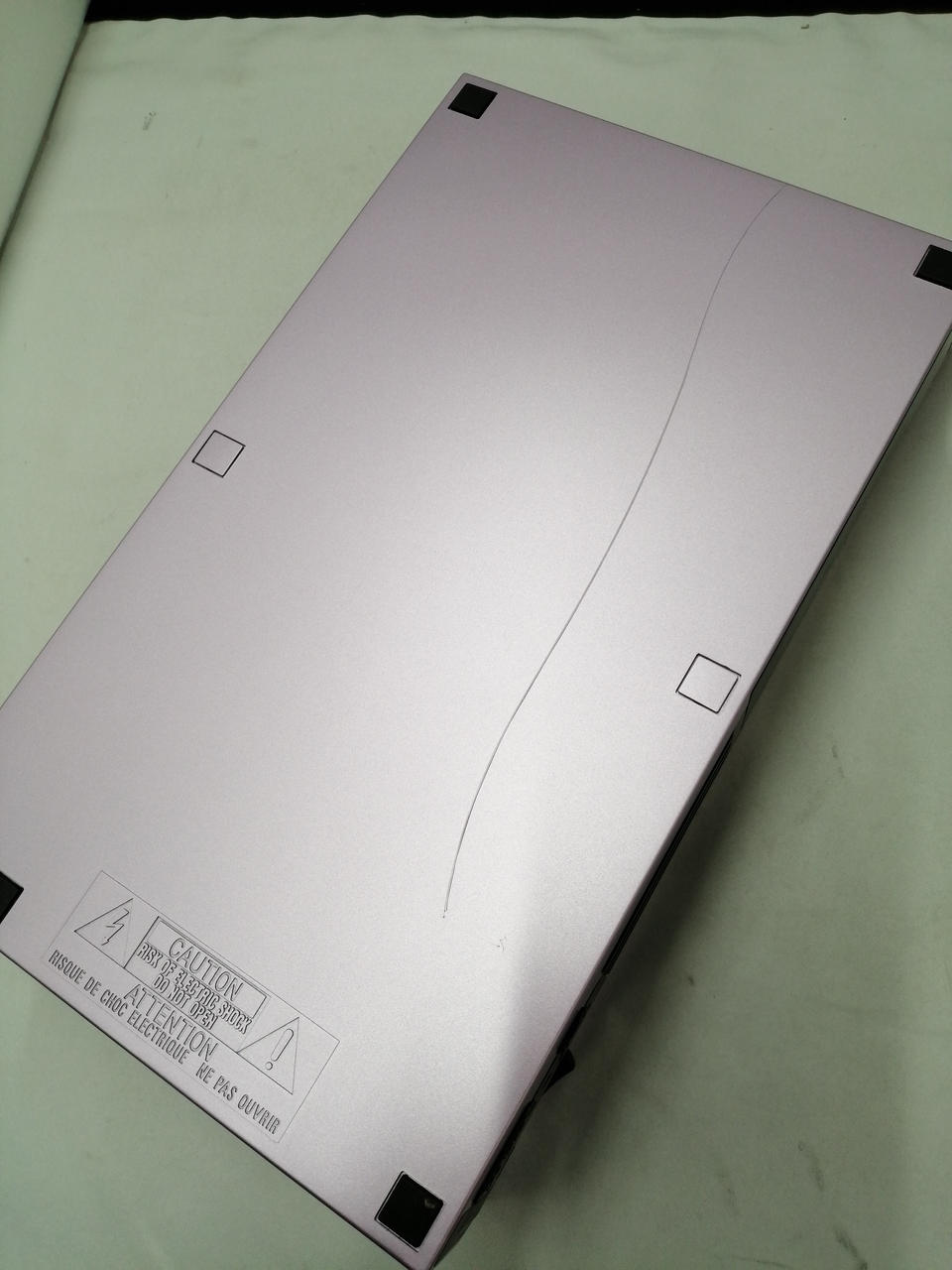 底面に目立つキズあります。