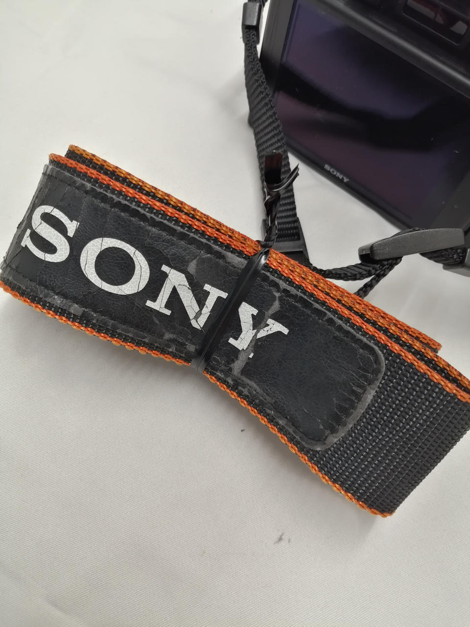 ストラップ劣化あり