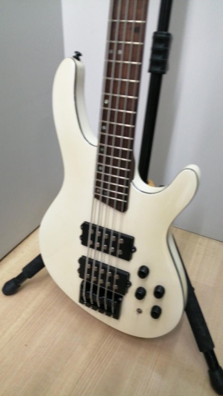美品★ホワイトストライプ　コルト　Cort C5H 5弦エレキベース ブラック cort C5H 五弦ベース エレキベース コルト ベース 楽器