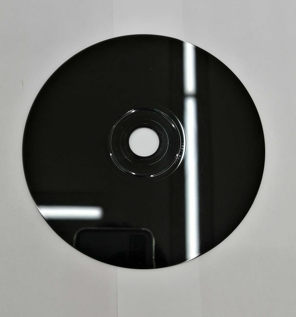 薄く研磨キズが盤面に付いてます。