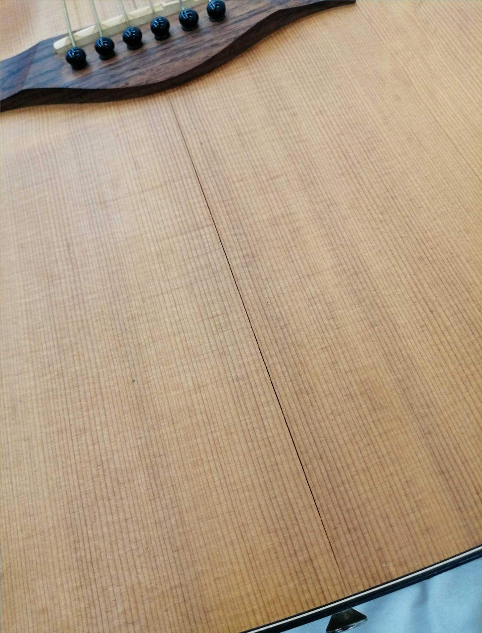 ボディに割れあり