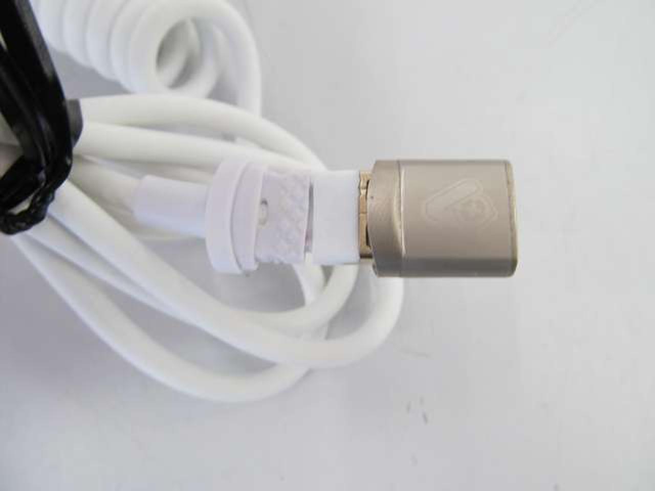 USBカバー外れます