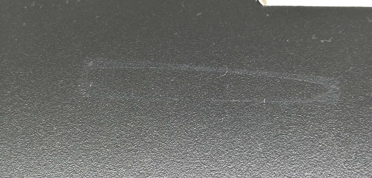 天板にシール跡あり