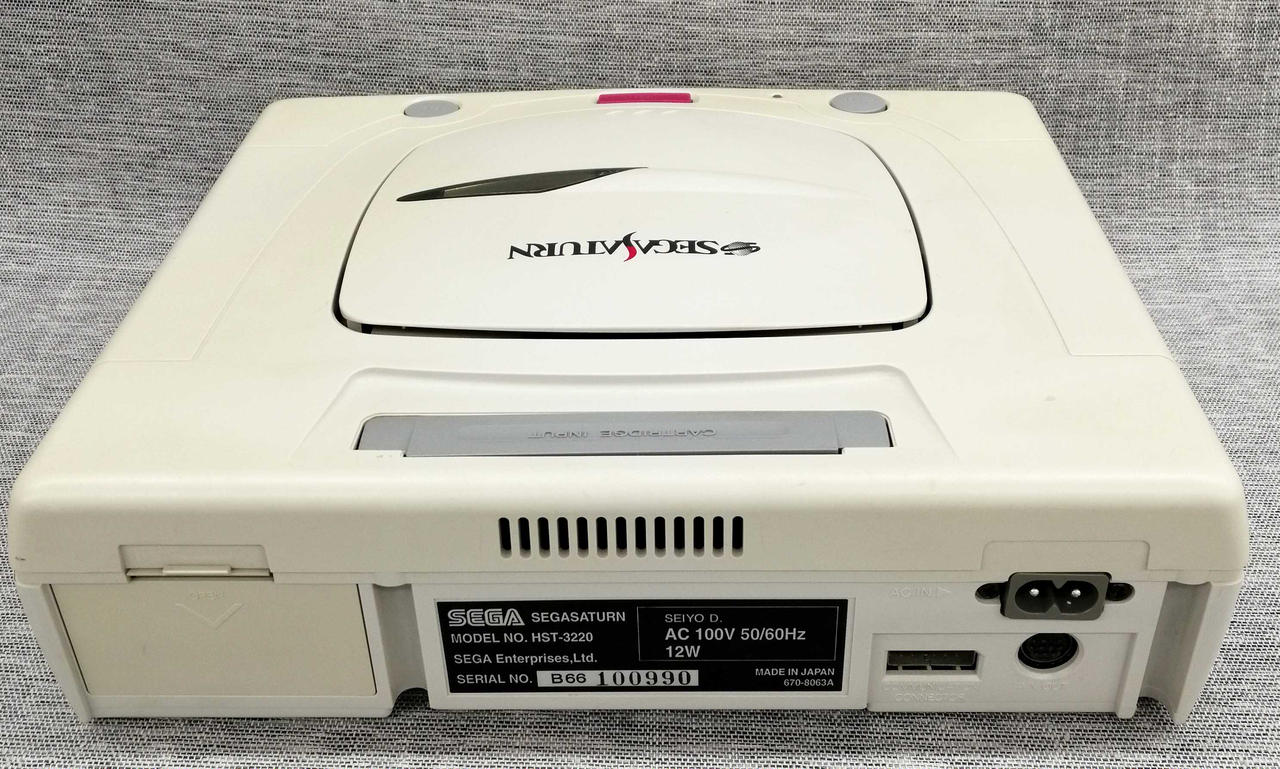 全体的にキズ、汚れあります。