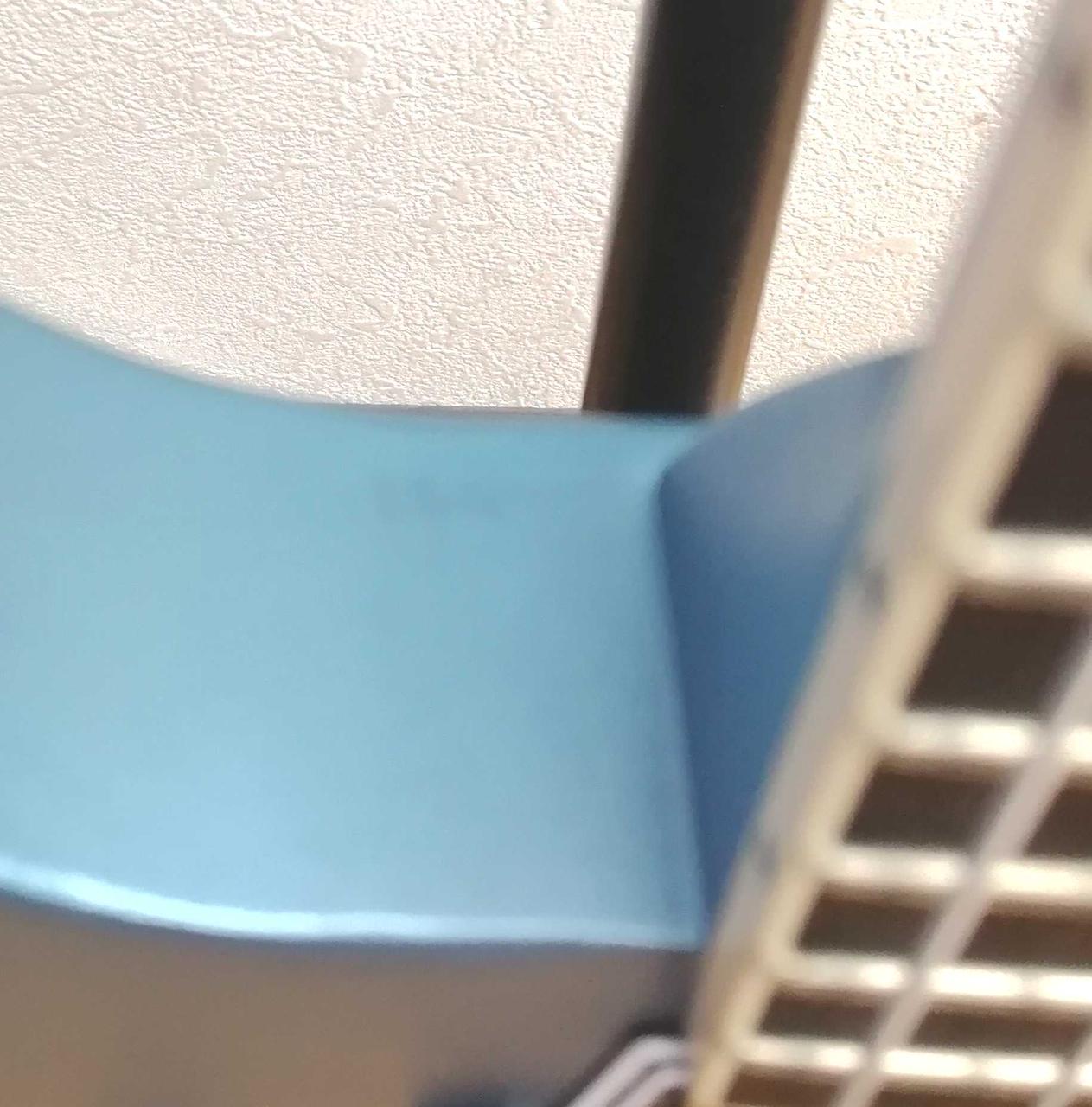 ボディ上部小キズあり