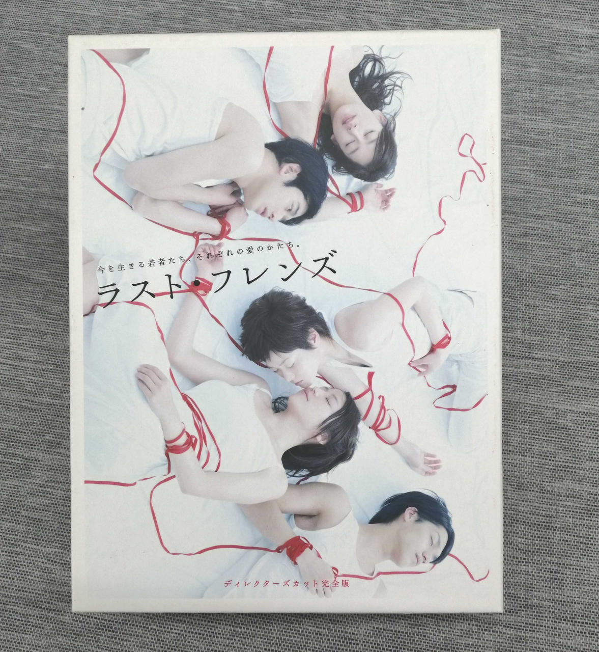 パッケージにキズ汚れあります