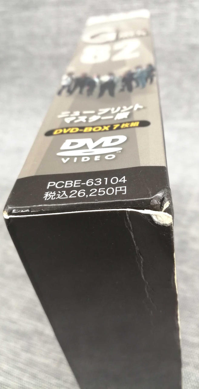 全体的にキズ、汚れ多めです。