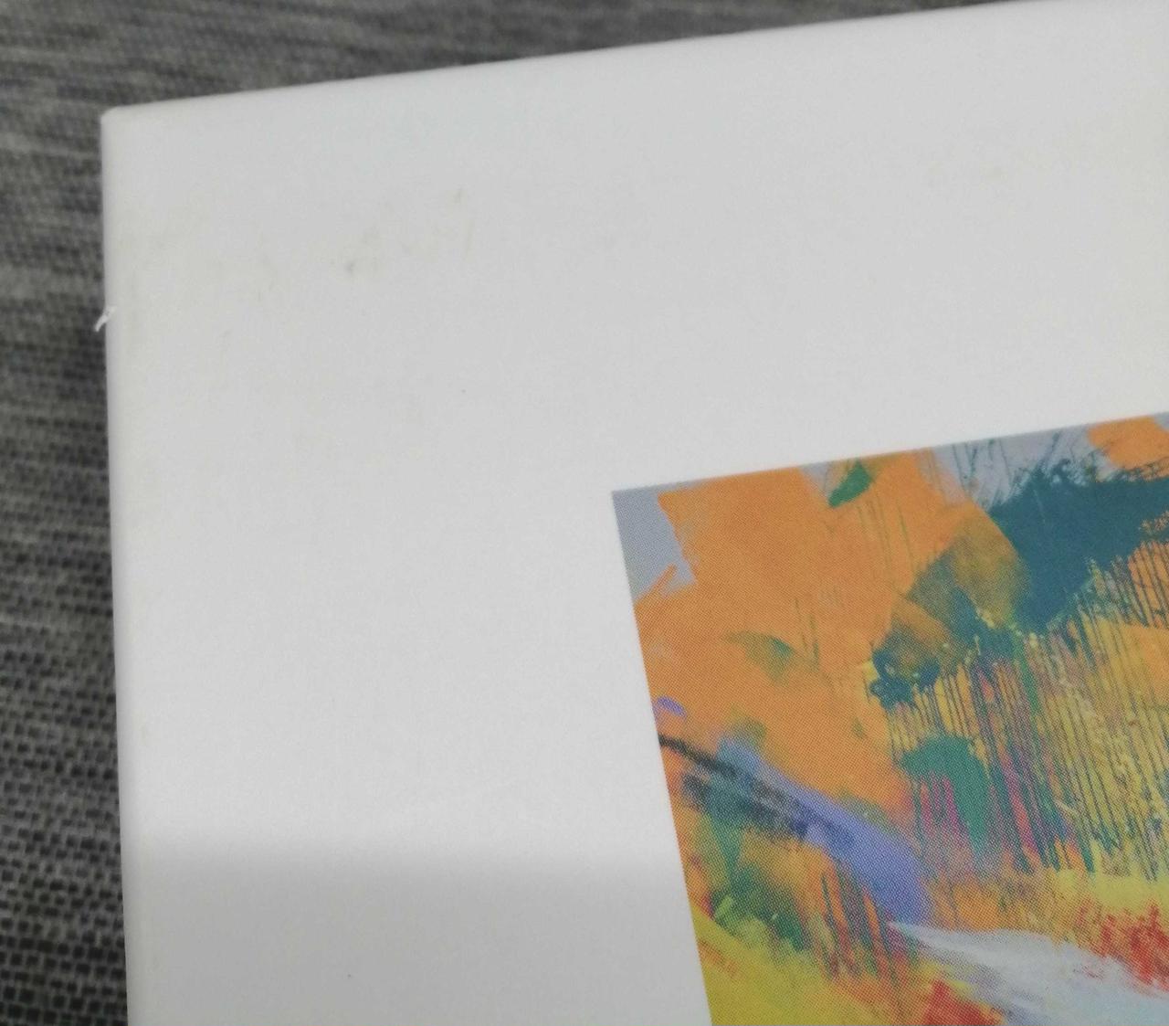 外箱に汚れあります。