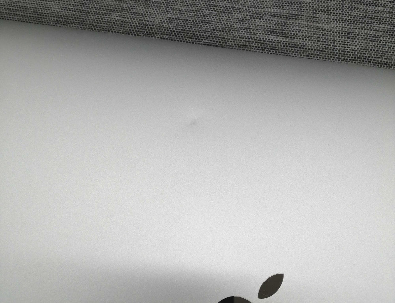 一部に凹みあります。