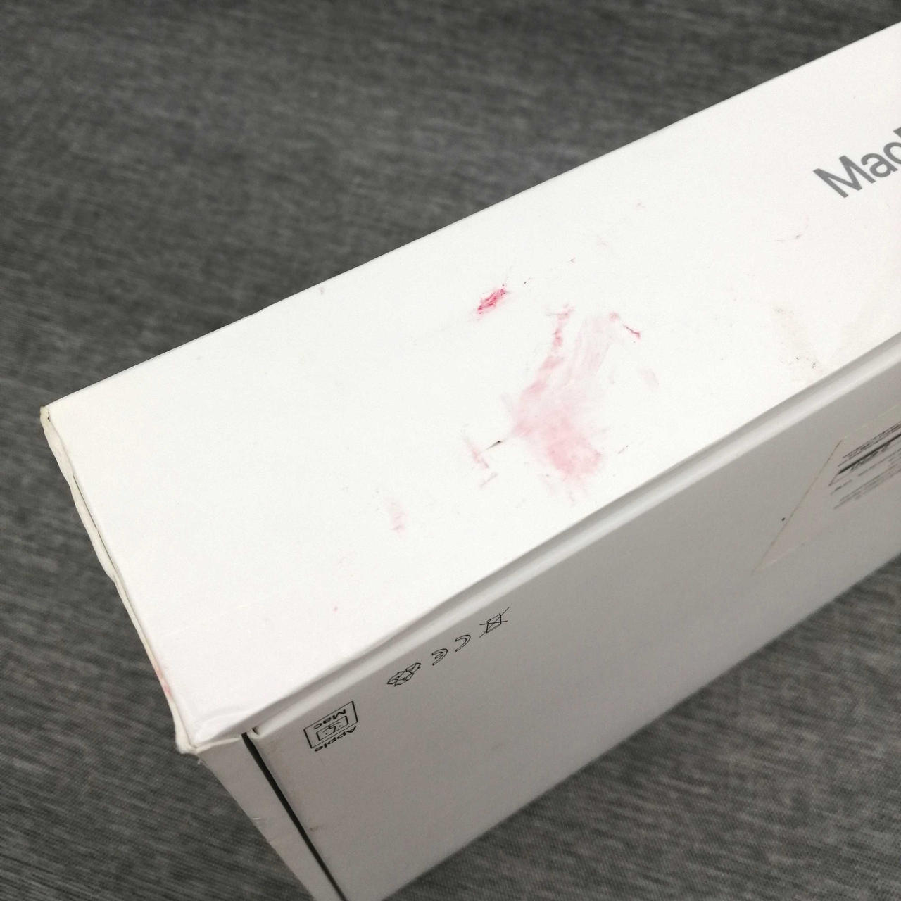 外箱ダメージ多めです。