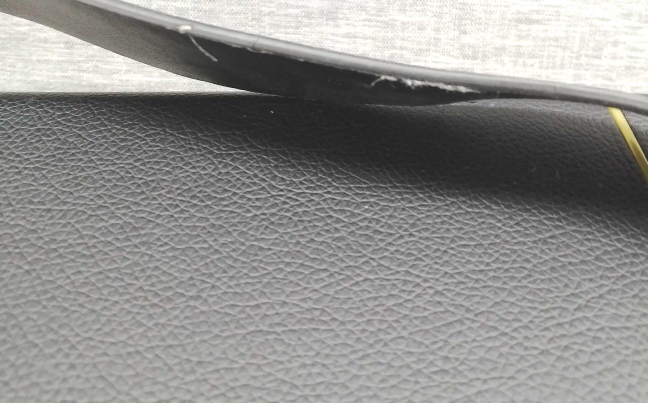 ベルト部分劣化してます。