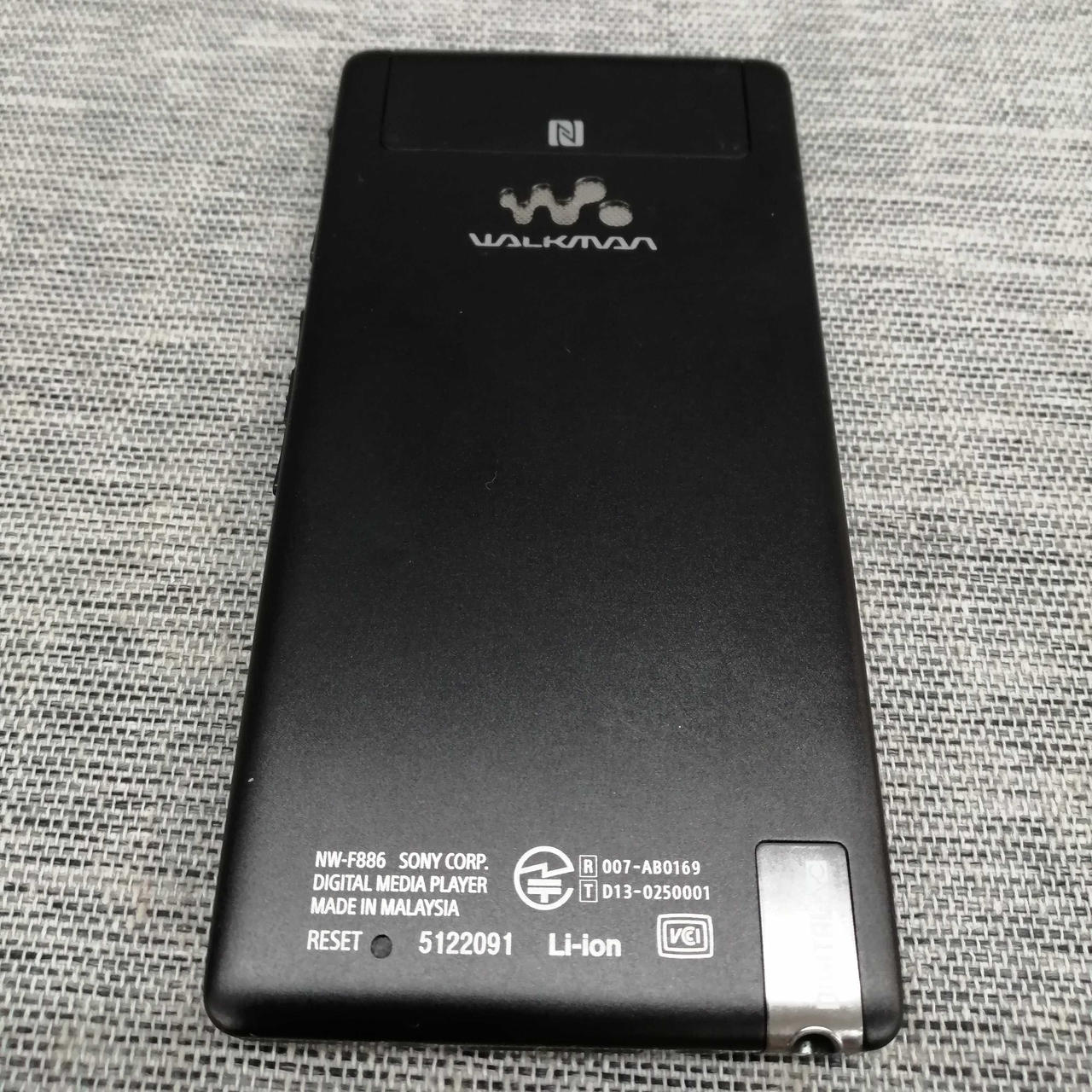 【超美品】SONY ウォークマン　NW-F885 16GB くろ　7354 超美品】SONY ウォークマン NW-F885 16GB くろ 7354 SONY NW