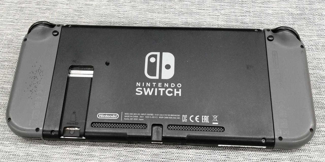 。Nintendo Switch 本体　HAC-001 後ろの蓋なし 中古 任天堂スイッチ本体 Nintendo Switch HAC-001 箱なし 初期