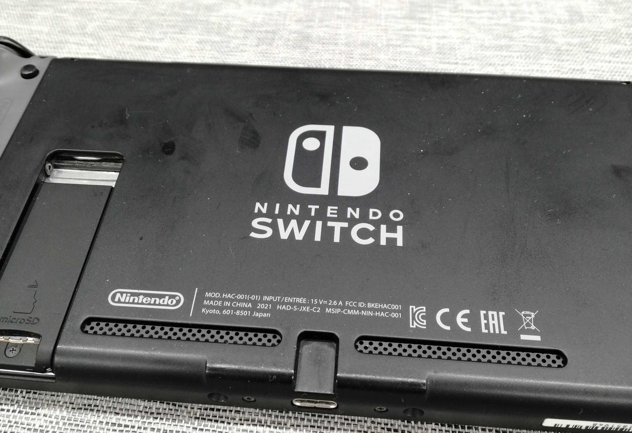Nintendo Switch 本体のみ　立て掛け部分破損あり　ぴぴ 任天堂Switchの充電口端子が折れて充電出来ない！ Nintendo