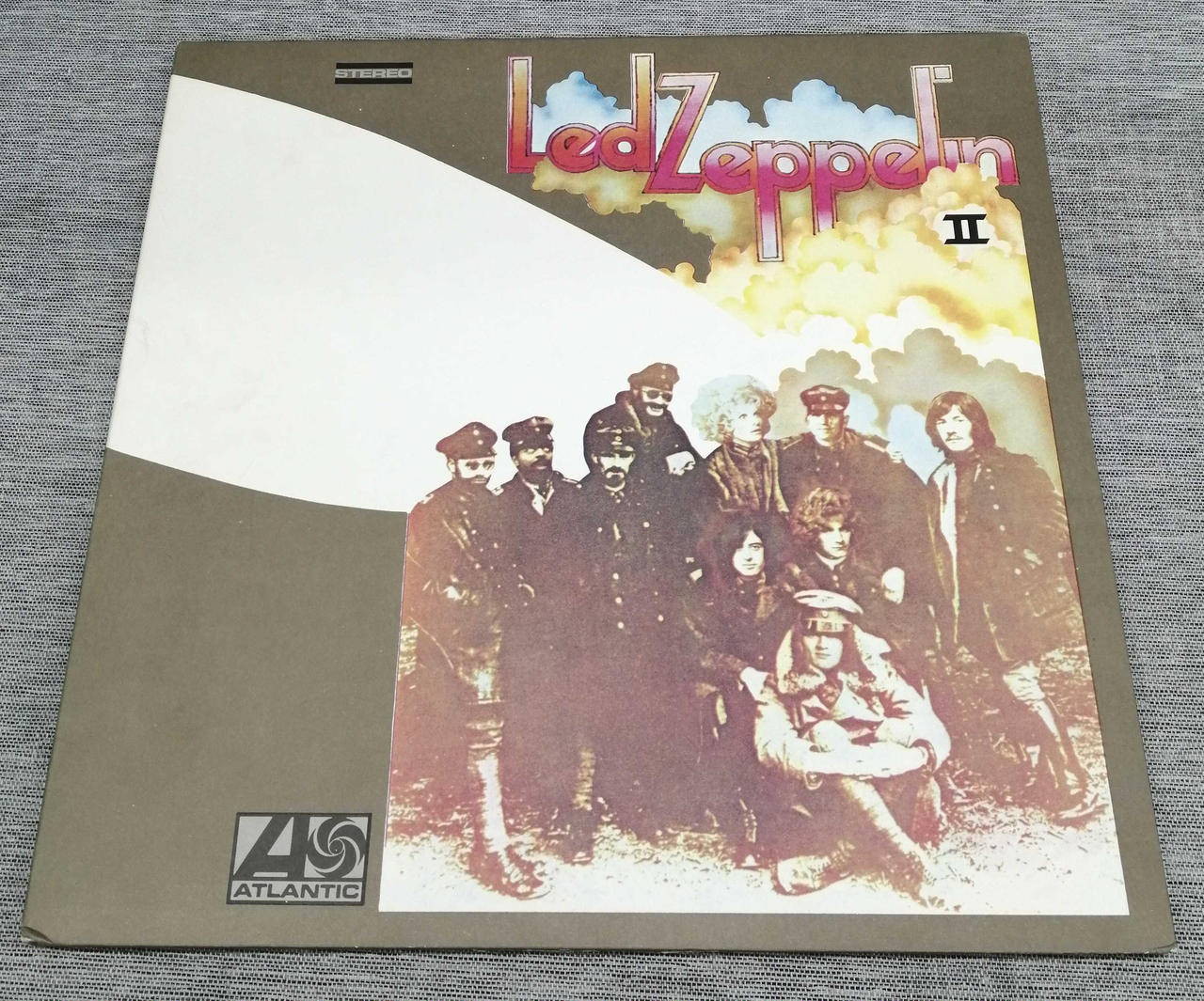 ジャケット部分にダメージあります