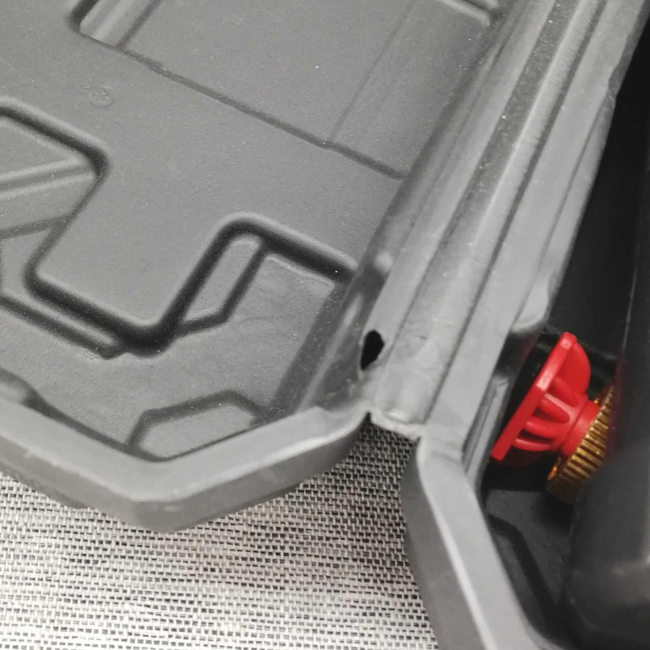 ケース欠けてる箇所あります