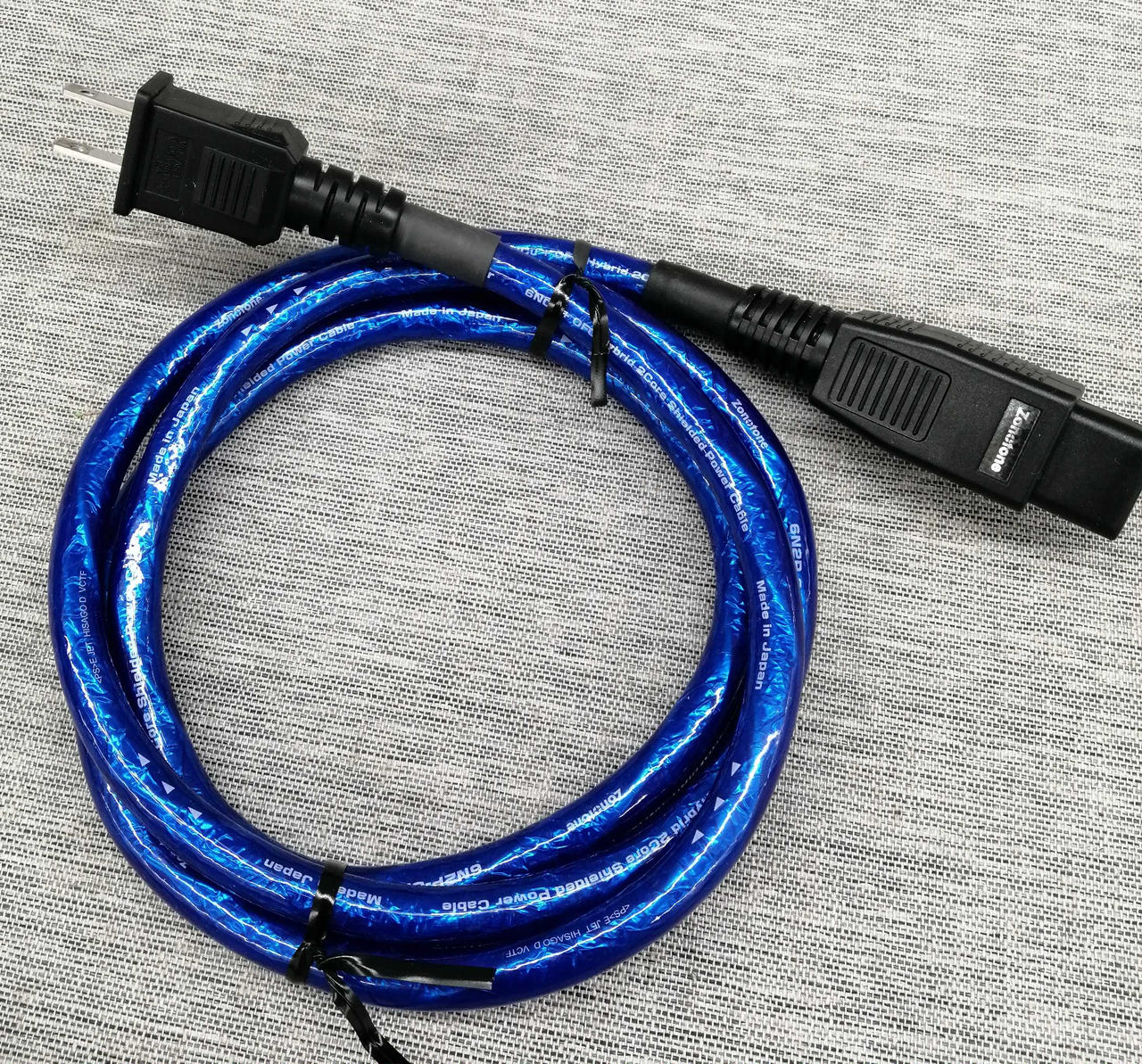 【中古美品】Zonotone 電源ケーブル 6N2P-3.0 Megane 中古美品】Zonotone 電源ケーブル 6N2P-3.0 Megane - メルカリ