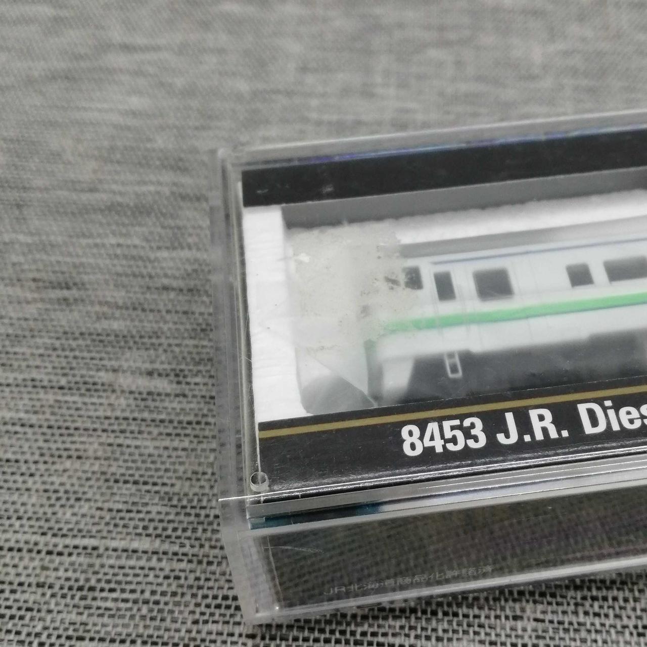 テープ剥がし跡あります