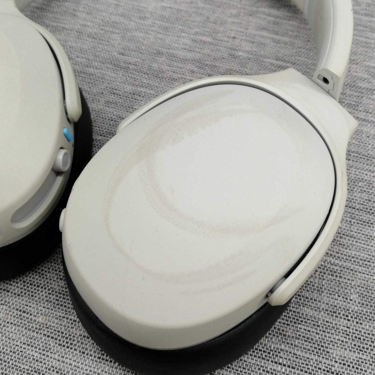 シミのような汚れあります