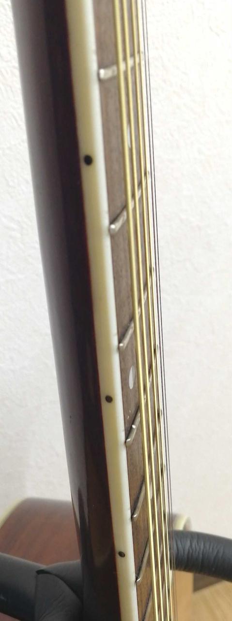フレット両サイド浮きあります。