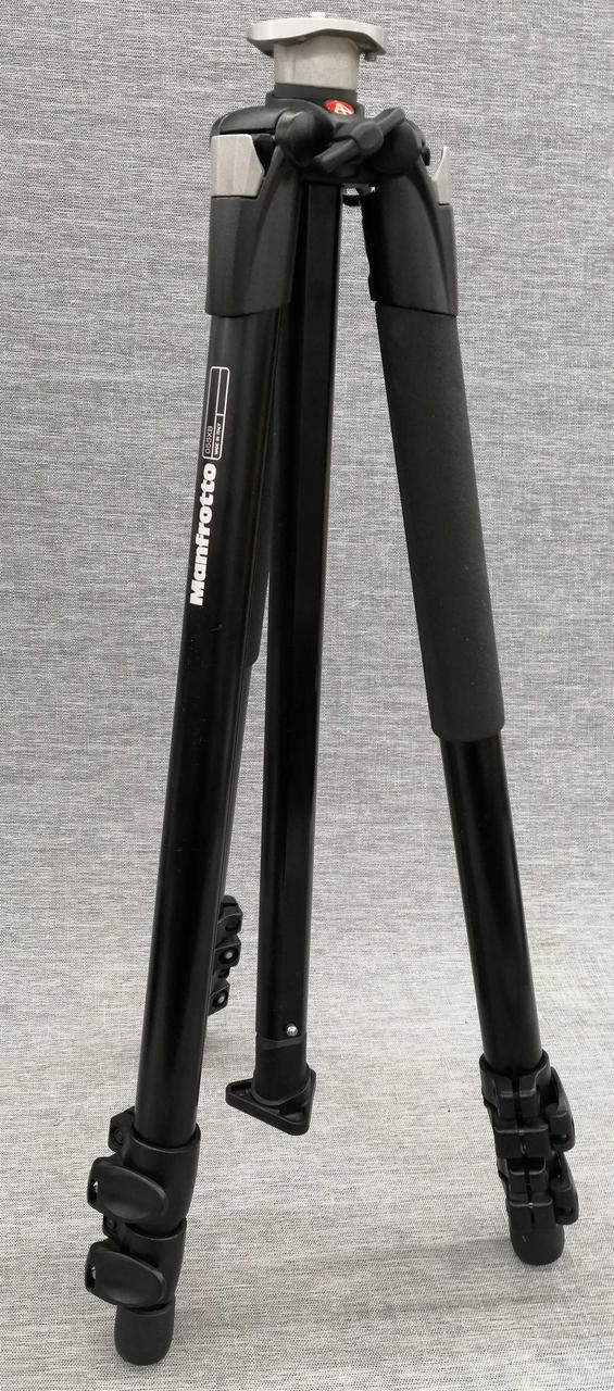 イタリー製マンフロットの三脚です。 Amazon | マンフロット(Manfrotto) Element 三脚 スモール