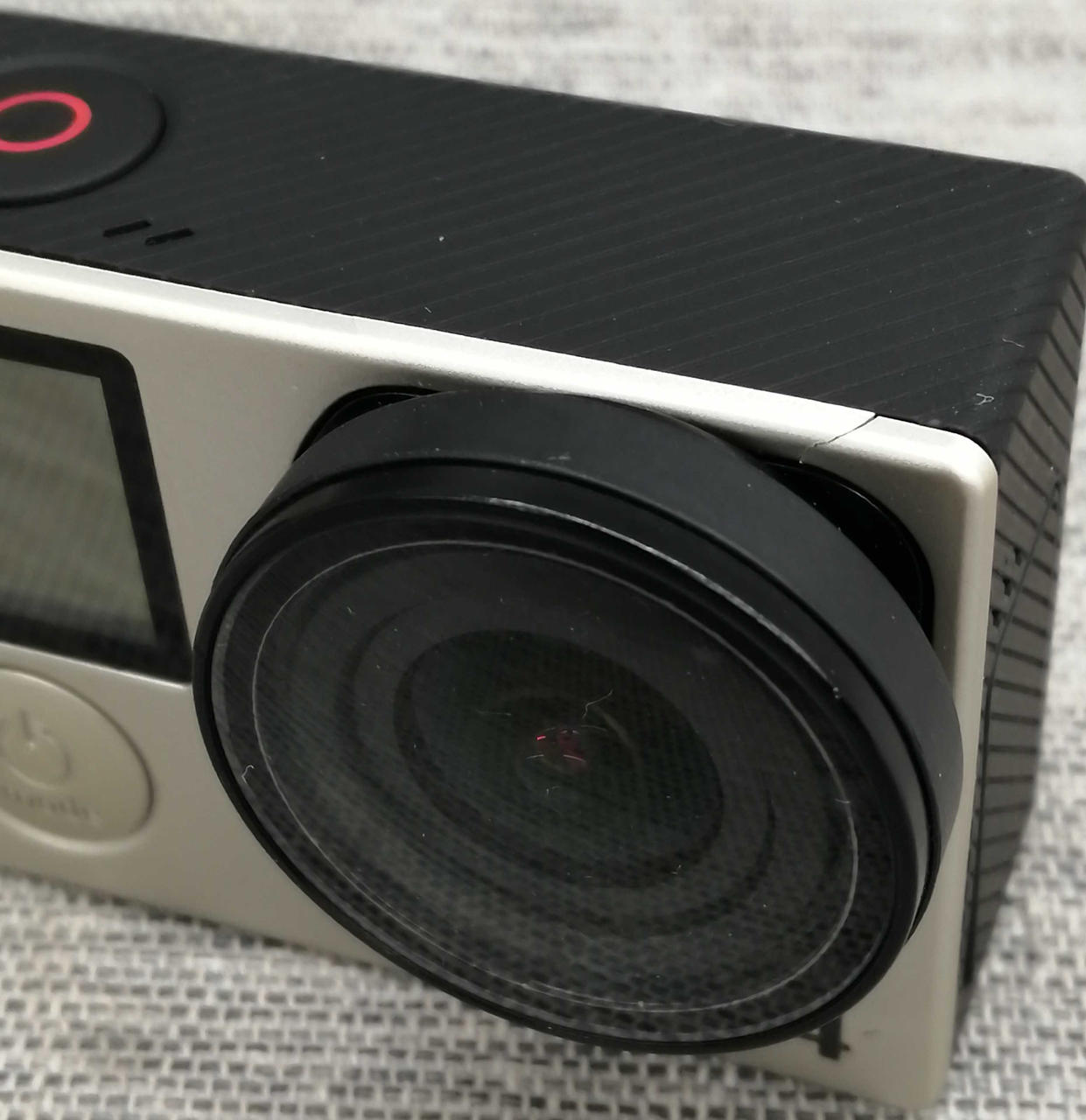 フレーム部分ひび割れあります。