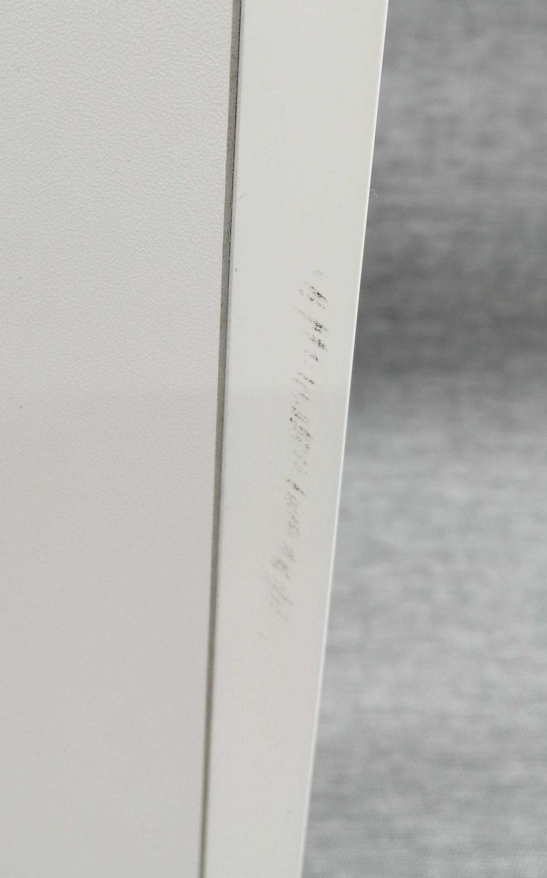 側面スリキズあります