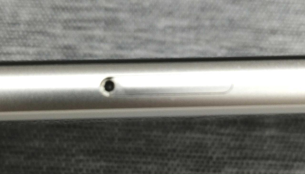 SIMトレイ破損あり