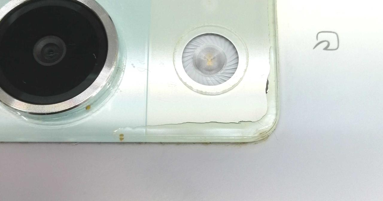 カメラフレームひび割れあります