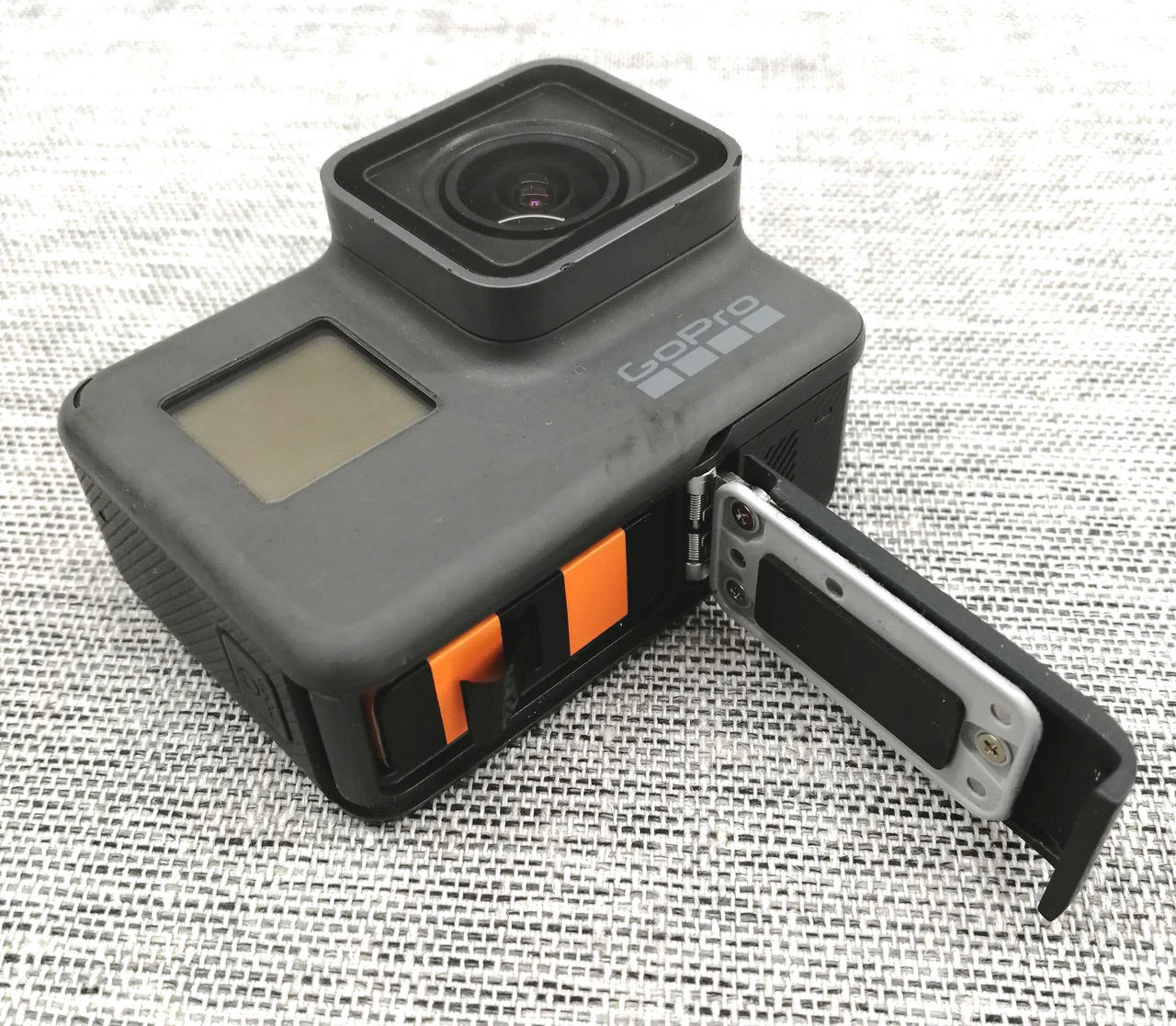 バッテリー社外品です