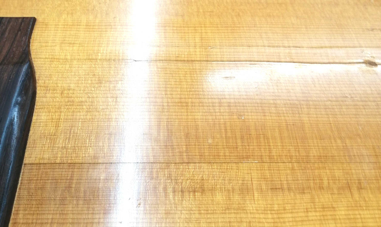 ブリッジ下クラックあり