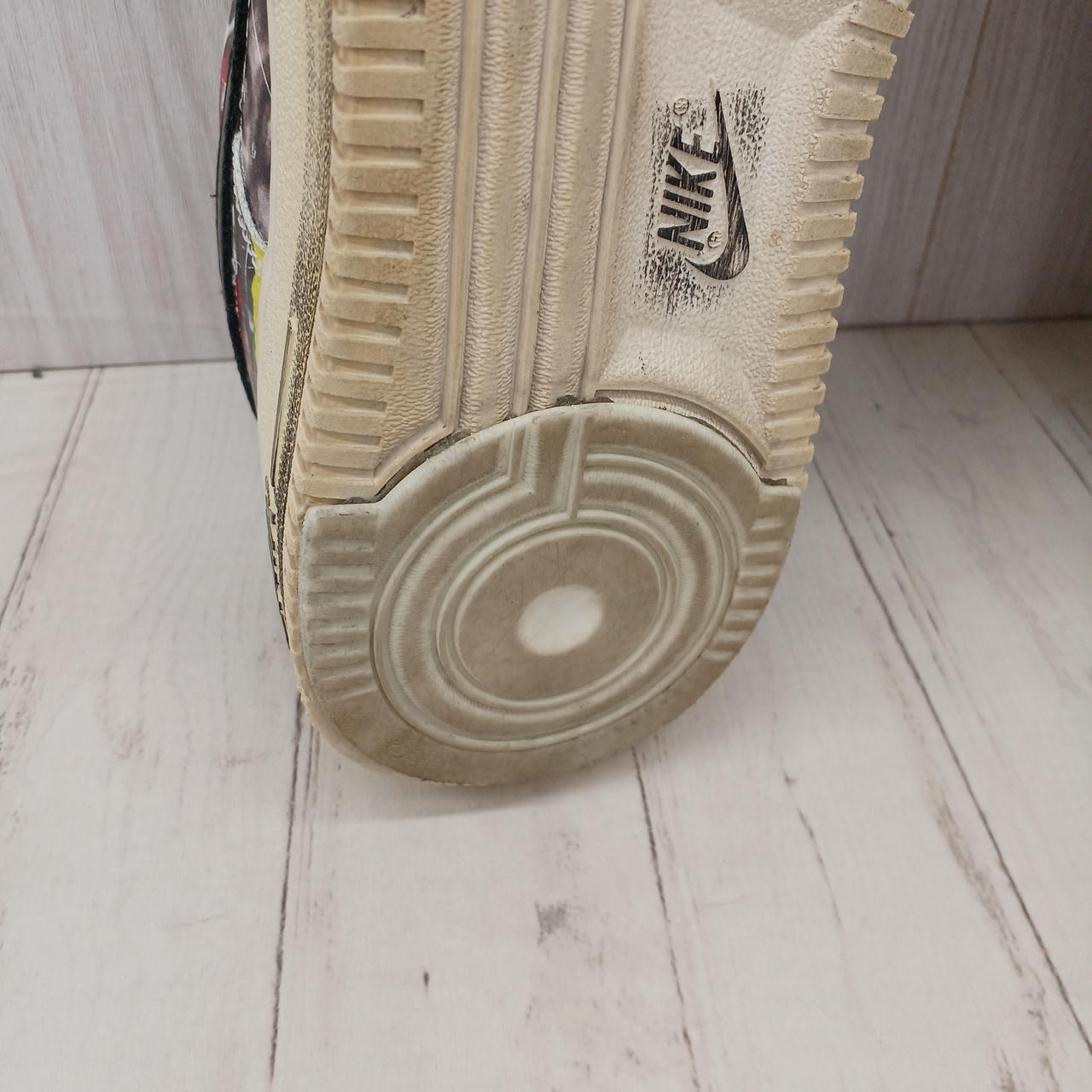 ヒールプロテクトついています。