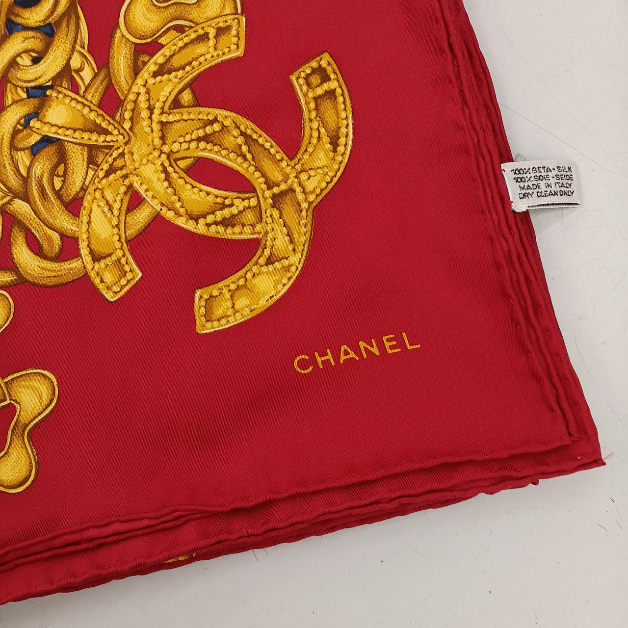 極美品　シャネル　CCロゴ ココマーク　スカーフ　シルク　赤　ヴィンテージ CHANEL|ココマークシルクスカーフ|【ハードオフ公式通販】オフモール
