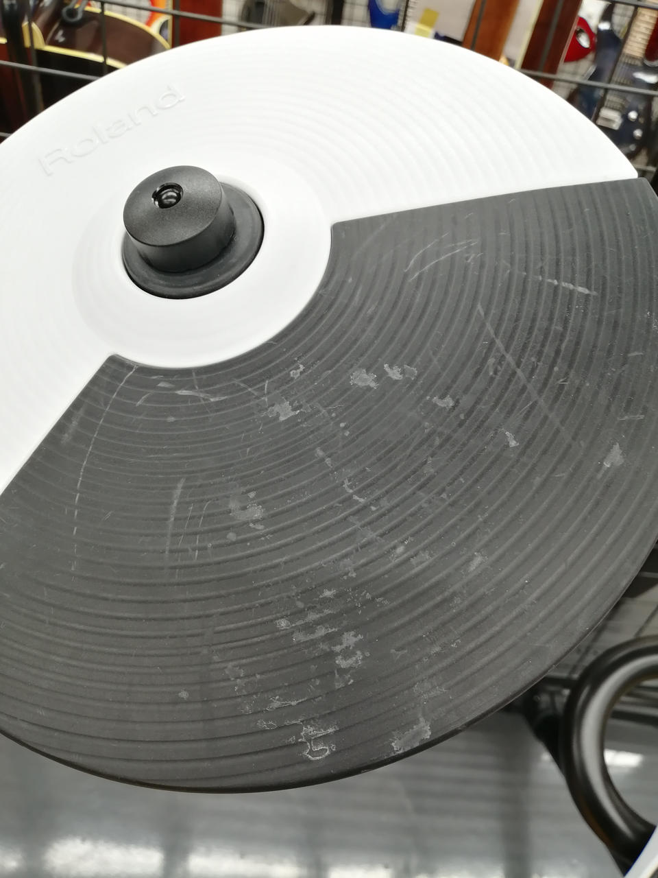 パッド部分にキズあります。