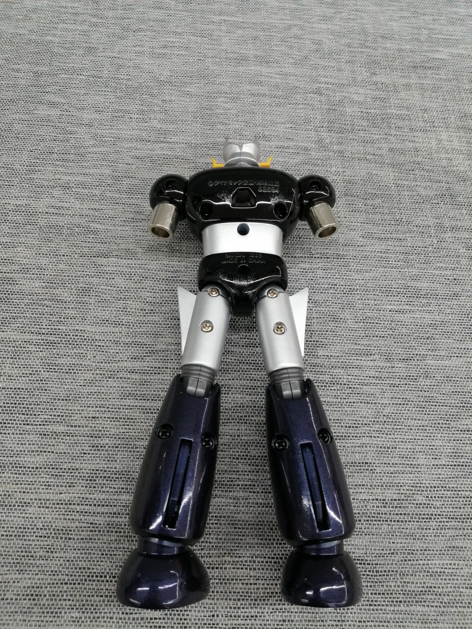 本体にキズあります。