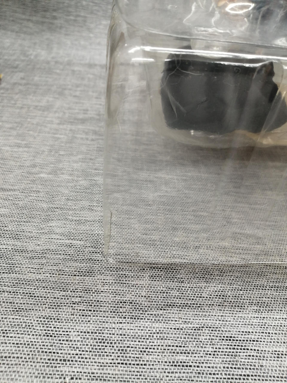 箱破損してます。