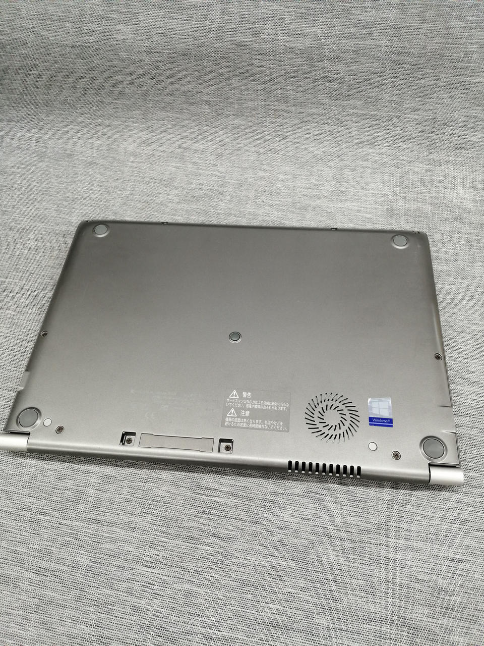 全体的にキズ、汚れあります。