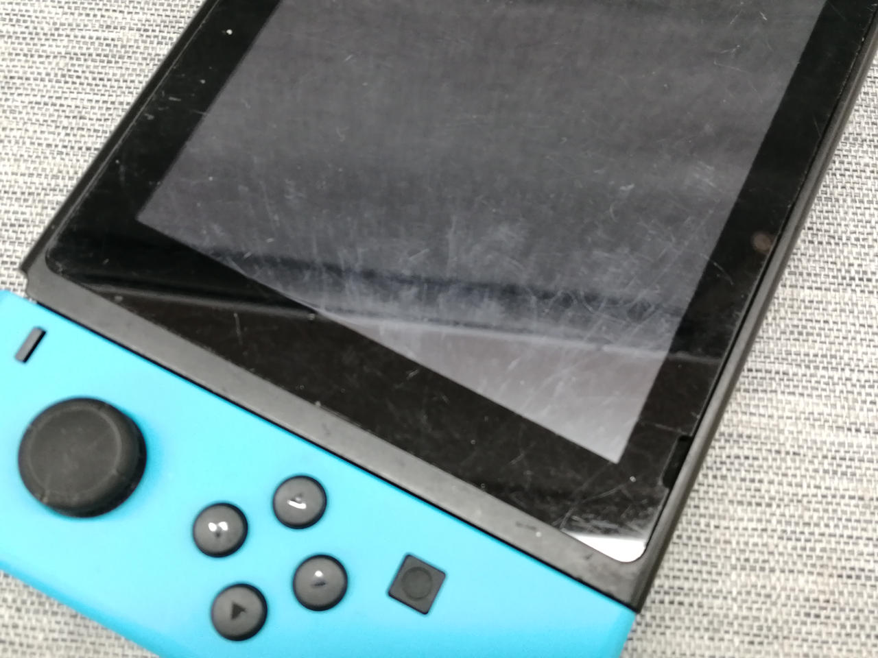 細かいスレキズ多数あります