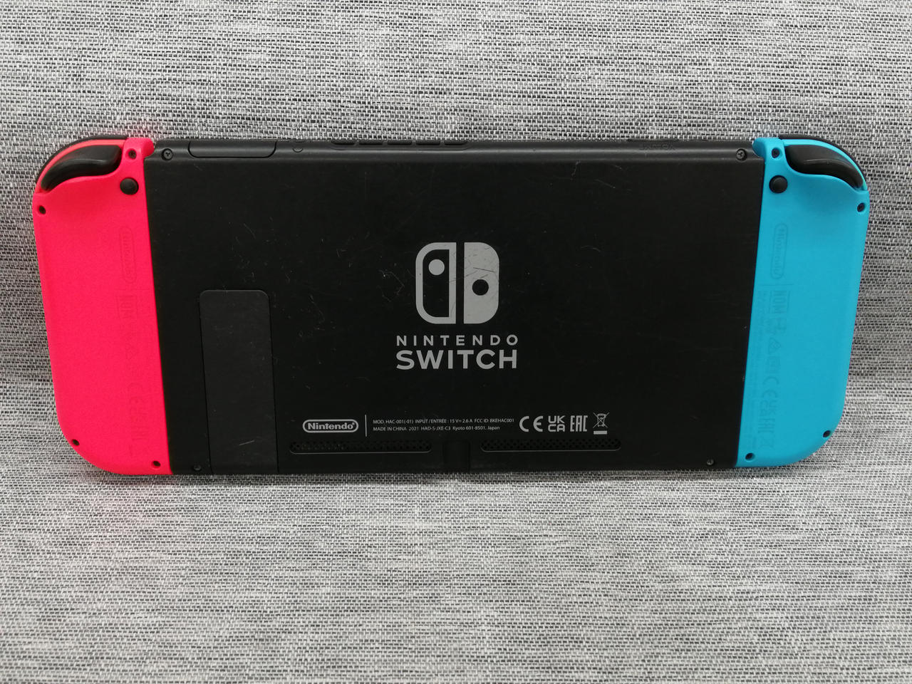 細かいスレキズ多数あります