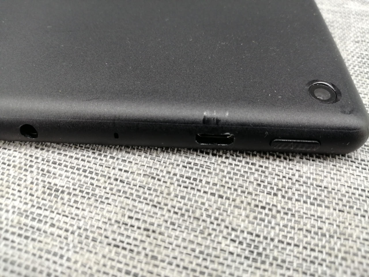 USB差し込み口スレキズあります