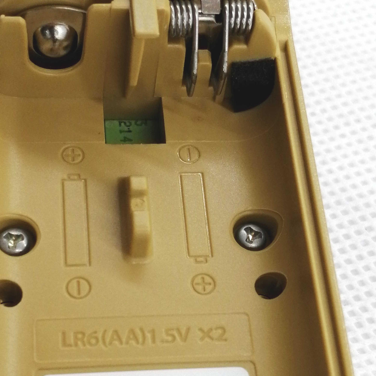 端子に液だれの跡あり