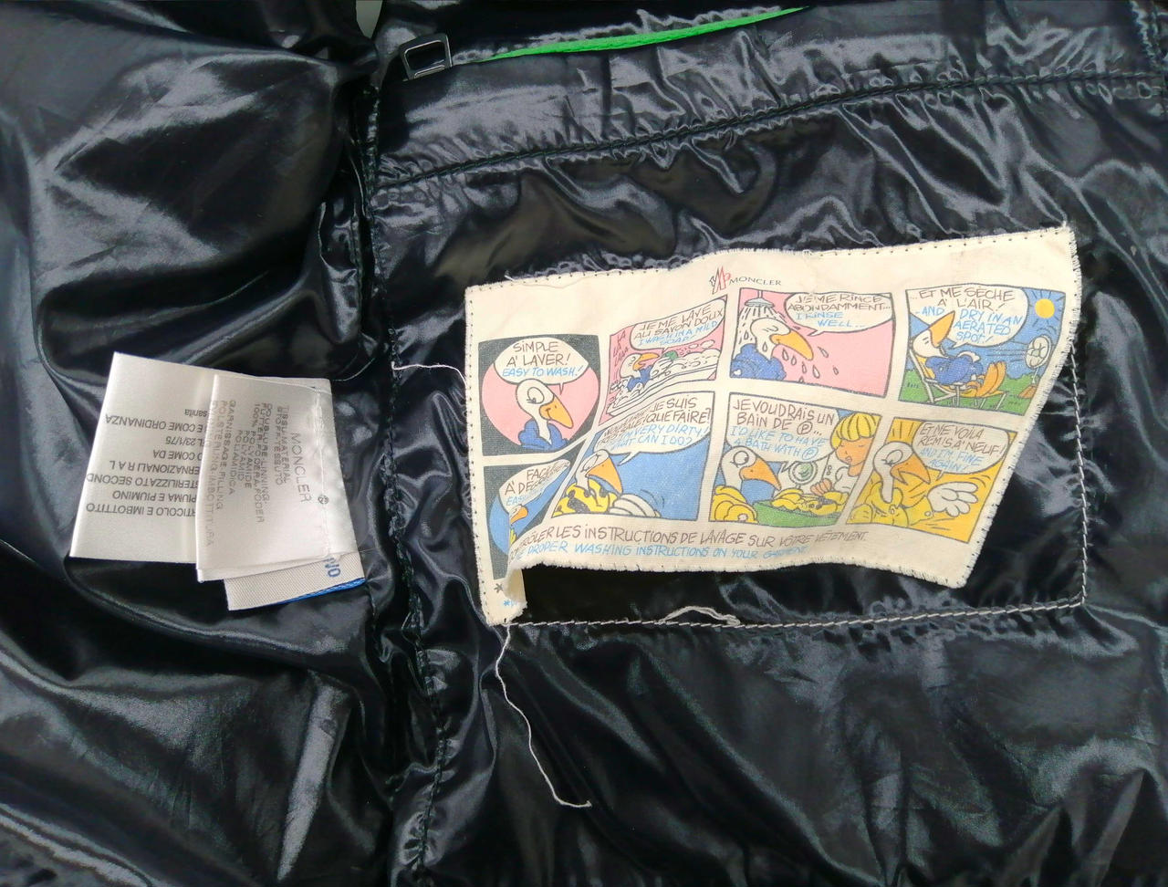 破れ箇所有ります。