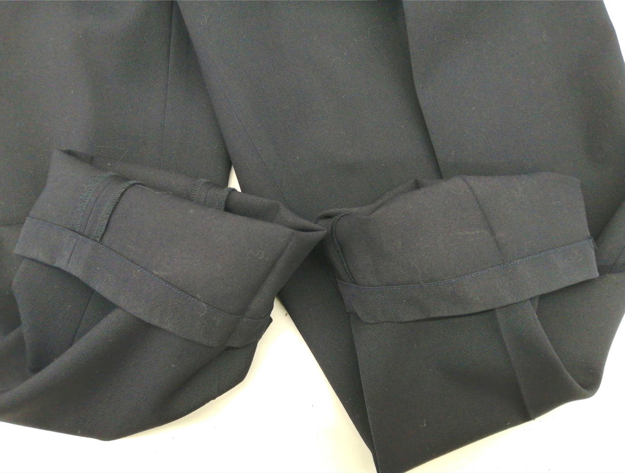 裾部分に汚れ箇所有ります。