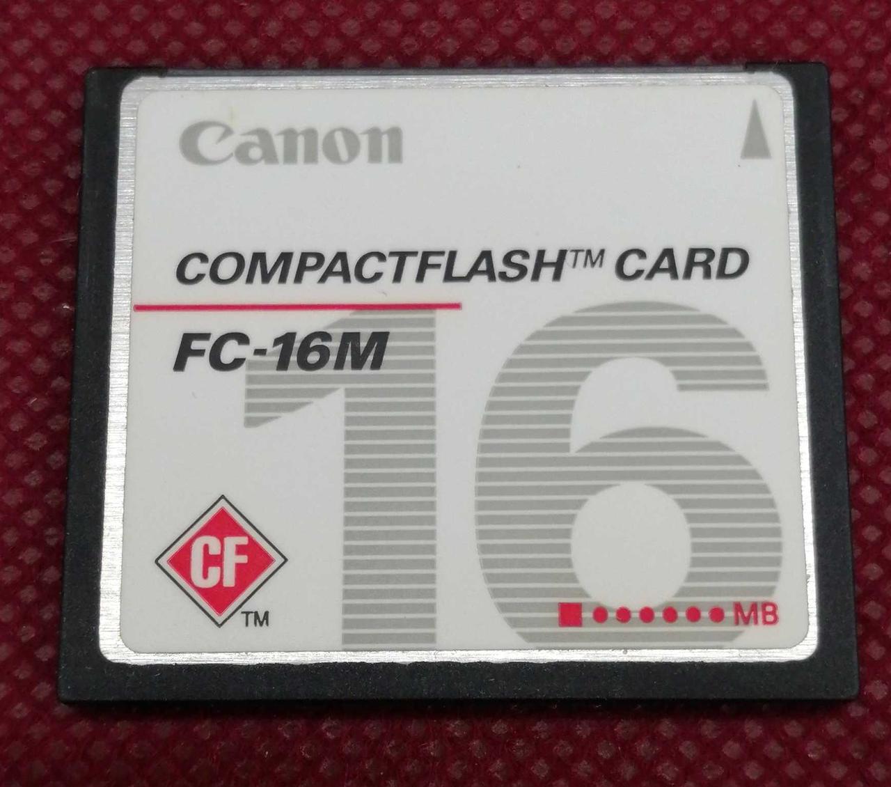 付属のCFカードは画像のものになります。