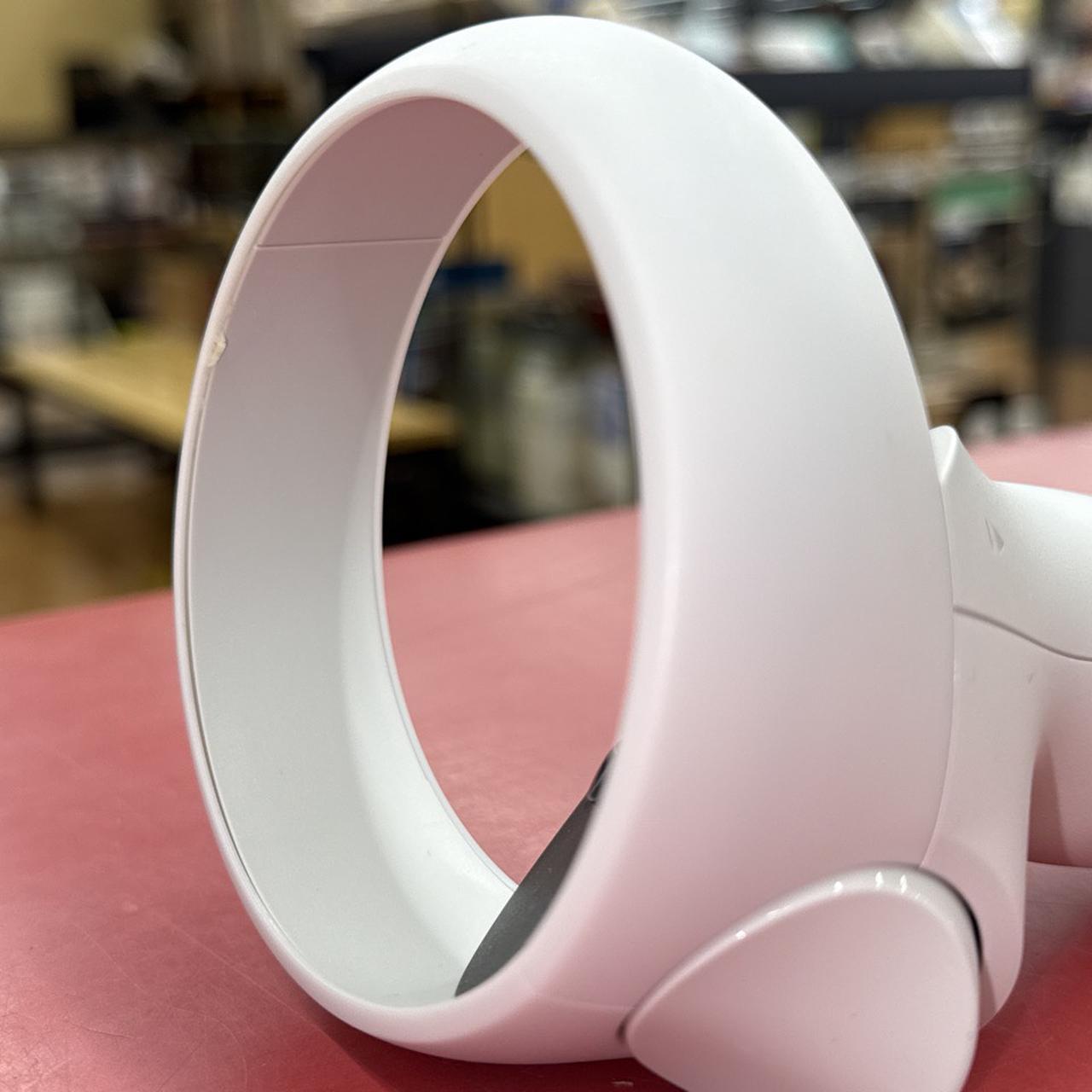 隙間からゴムが少しはみ出ています。