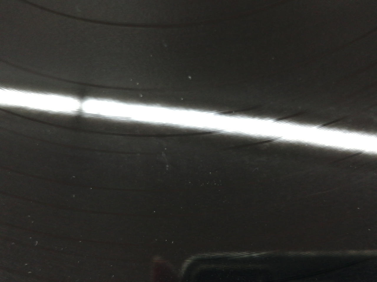 見えにくいですが小キズあり