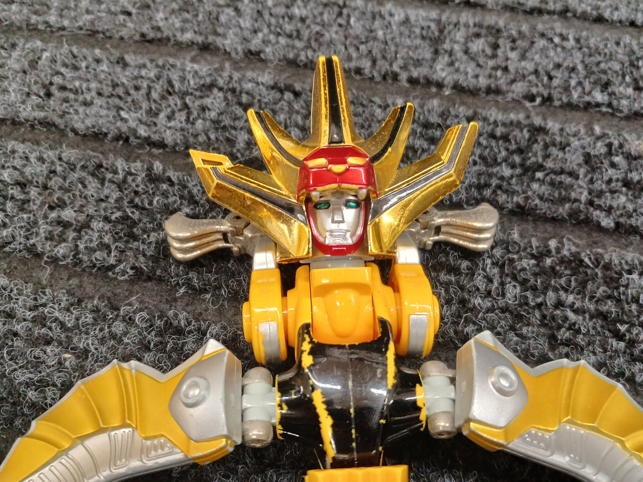 ガオキングフェイス左兜破損あり